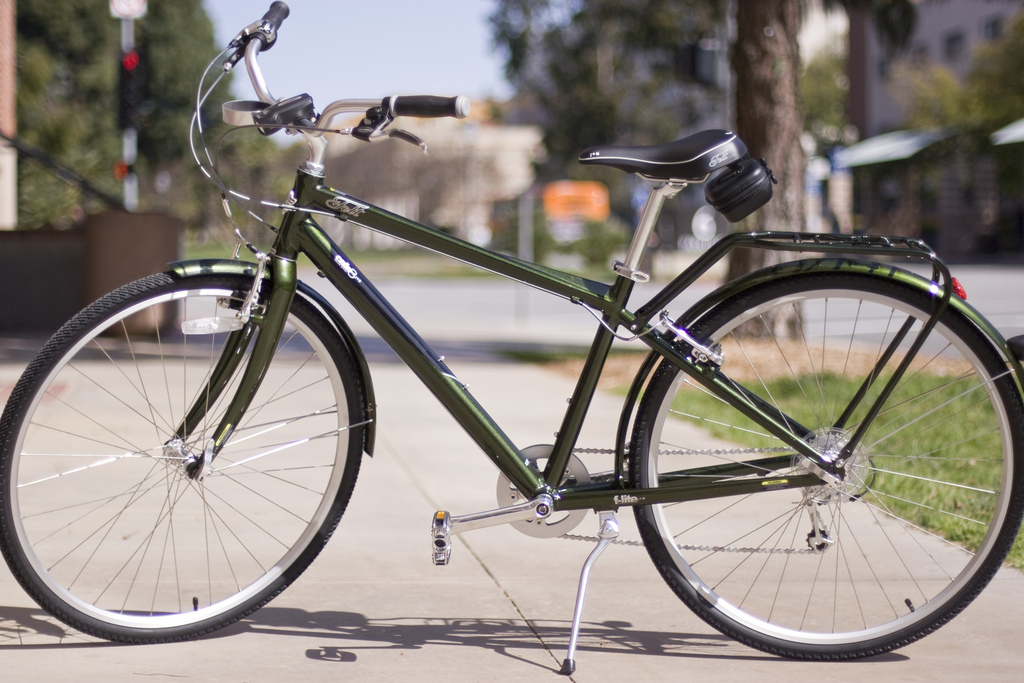 Buyer’s Guide To Hybrid Bikes