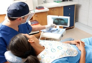doctor talkng with the patient